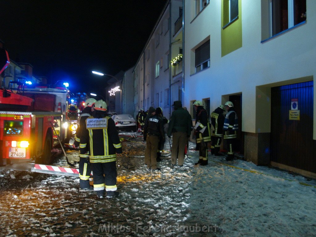 Feuer in Kueche Koeln Vingst Homarstr P664.JPG
